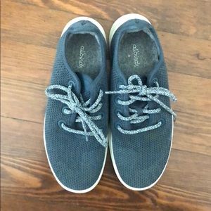 Women’s Allbirds woolrunners Size 9